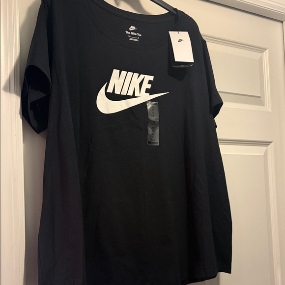 Nike Tops - Nike Black Short Sleeve Tee Size 3X NWT